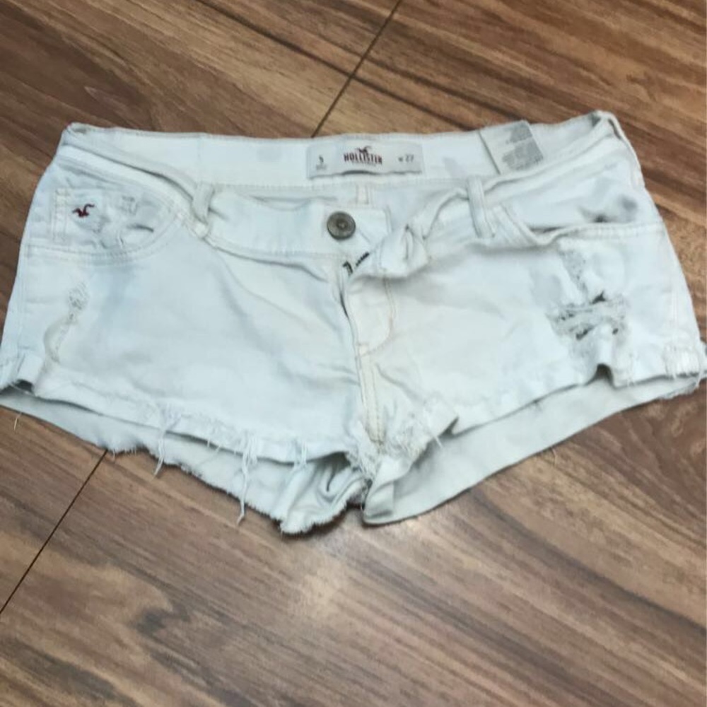 Jean booty shorts
